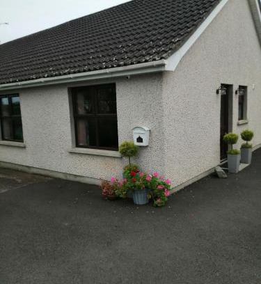 Antrim Apartment | Lynn's Lodge, International Airport 15mins