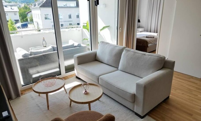 Gmunden Apartment | M.u.s.k.a.t | stylish 3 BR AP with balcony