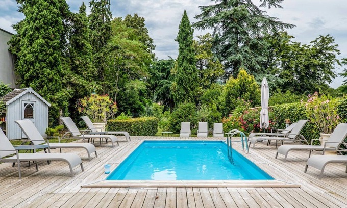 Sainte-Foy-la-Grande Villa | Maison Moulene - Ten Bedroom Villa, Sleeps 20
