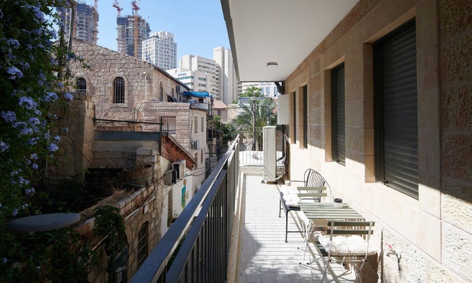 Nachlaot Apartment | Machne Yehuda Vacation Apartment