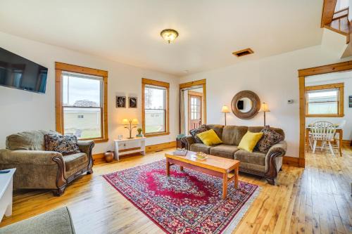Mackinaw City House | Mackinaw City Getaway - 3 Mi to City Beach!
