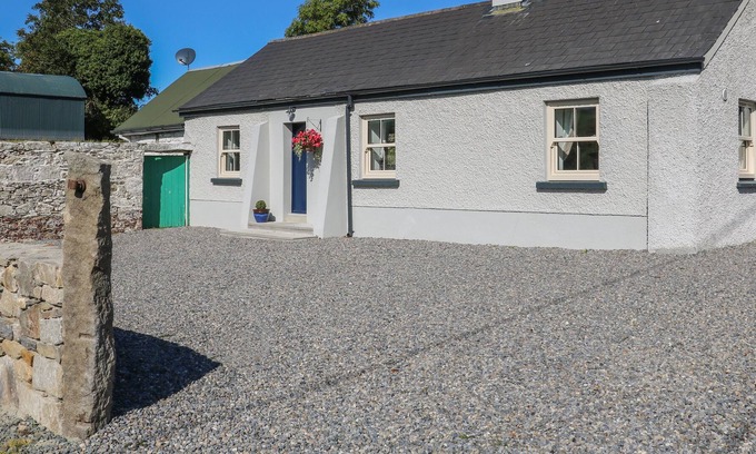 Macreddin Village Cottage | MACREDDIN ROCK HOLIDAY COTTAGE in Aughrim, County Wicklow
