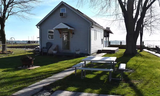 Fair Haven House | Macs Lake Escape, 2 waterfront homes with 2 boat wells. Lakefront relaxation!