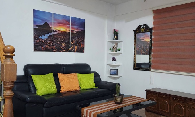 Lapu-Lapu House | Mactan Transient Townhouse with Parking
