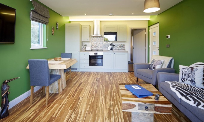 Fitling Cabin | MADAGASCAR, pet friendly, character holiday cottage in Burton Pidsea