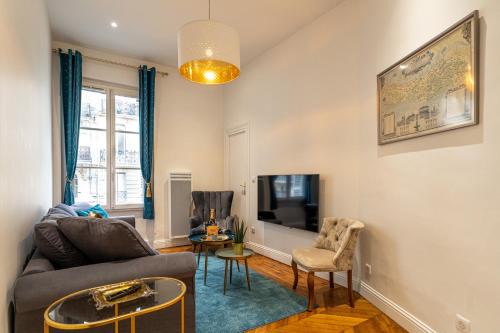 Capucins - Victoire Apartment | Madeleine's Top Rated 8 Traveller City Center Bordeaux Appartments