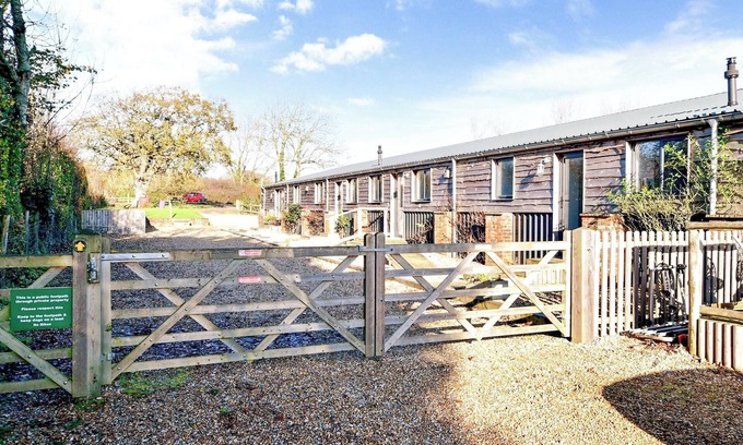 Ningwood Cottage | Madeline Angevine - UKC3208