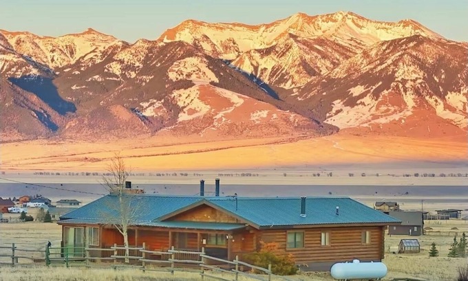 Shining Mountains House | Madison River Fly Fishing near Ennis, MT and 70 miles to Yellowstone NP