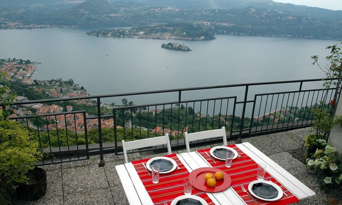 Madonna del Sasso Apartment | Madonna Del Sasso: Apartment/flat - Madonna del Sasso