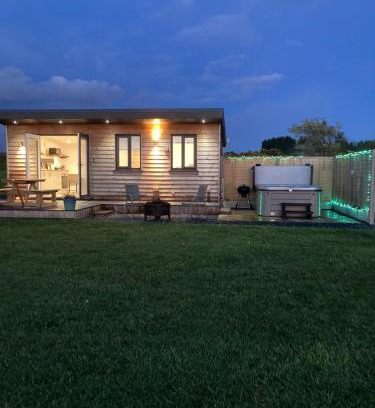 Llanon Cabin | MAESLLAN CABINS - 'Golwg Y Mor'