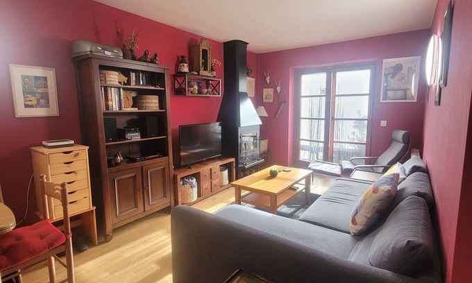 Linsoles Apartment | Magic Pirineos, Apartment in Linsoles, Valle de Benasque with Pool and WIFI