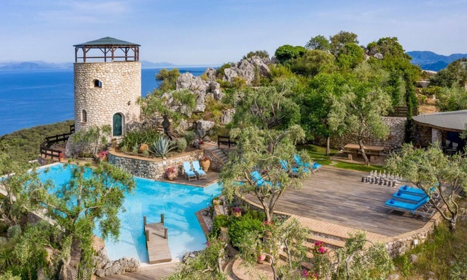 Spartylas Villa | Magic Rocks - Five Bedroom Villa, Sleeps 10