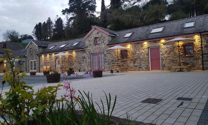 Loughinisland House | Magical 3-Bed Stone Built Cottage - Sleeps 6
