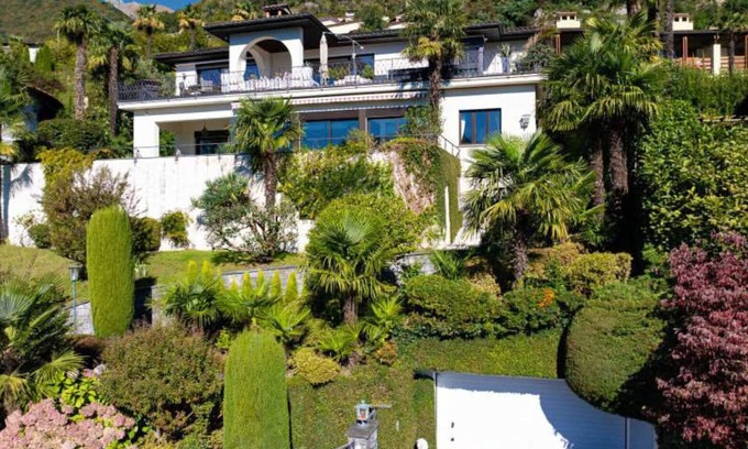 Minusio Villa | Magnificent villa with indoor pool and prime lake view location