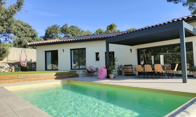 Cournonsec Villa | Magnificent air-conditioned villa 15 minutes from the sea