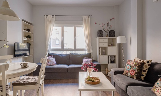 Cuatro Caminos Apartment | Magnificent apt in Nuevos Ministerios by Sharing Co