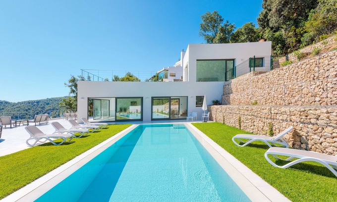 Sa Riera Villa | Magnificent modern villa with superb sea view