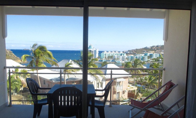 Oyster Pond Apartment | MAGNIFICENT SEA VIEW IN QUIET
