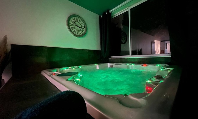 Roubaix Apartment | Magnificent spa loft 10 minutes from Lille