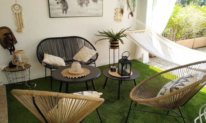 Hyeres City Centre Apartment | Magnificent studio apartment in residence with terrace and parking space