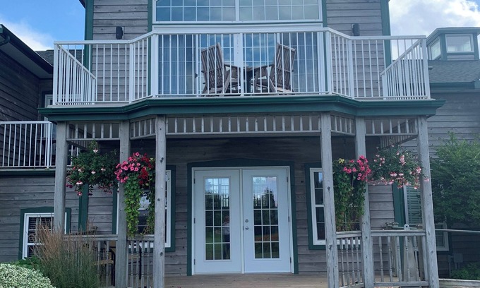 Little Pond Apartment | Magnificent two bedroom large balconies amazing views