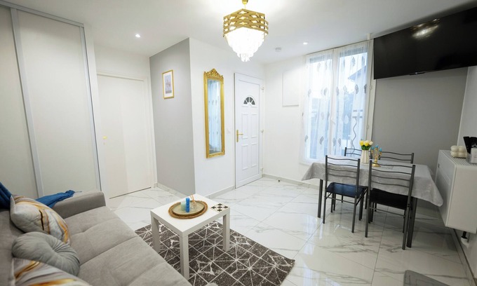Noisy-le-Sec Apartment | Magnifique 2 Pièces au 1ére Étage