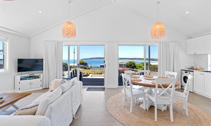 Emu Bay House | Magnolia