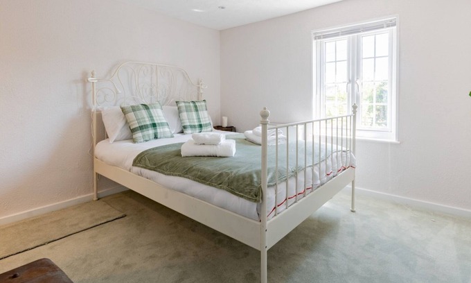 Great Leighs House | Magnolia Cottage, your cosy Getaway! | Pass the Keys