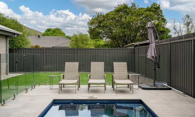 Porepunkah House | Magnolia on Monash - This unique modern home offers the perfect space for your holiday experience. Fit for families or groups of friends wanting to bask in all that the property and our region has to offer.