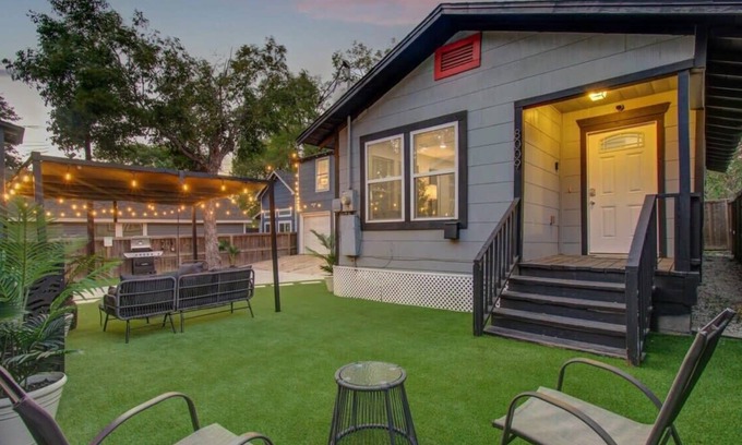 Greater East End House | Magnolia Park Urban Retreat - 2-BD/1-BA with Yard