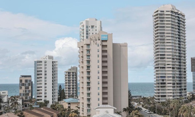 Main Beach Apartment | Main Beach Apartment at The Meriton