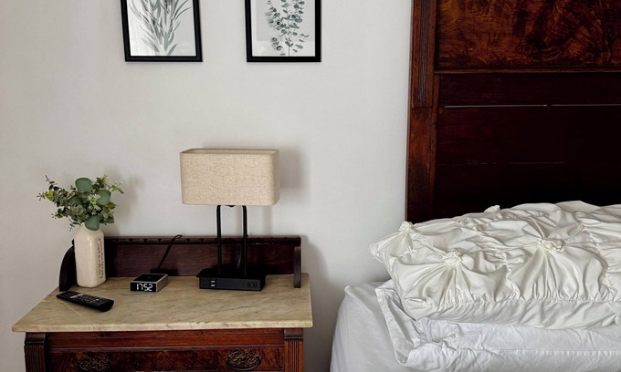 Ansted House | Main Street Stay - NRG - cozy apartment minutes from outdoor adventures