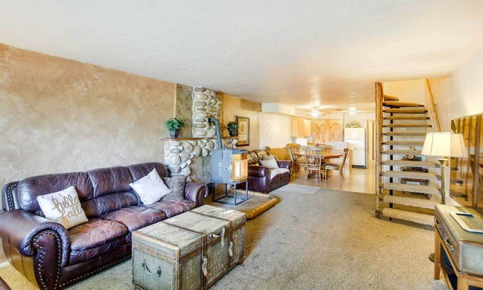 Paris House | Main Street Townhome - 12 Miles to Bear Lake!