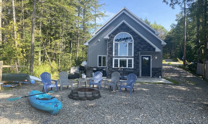 Lincoln House | Maine Lakeside Retreat