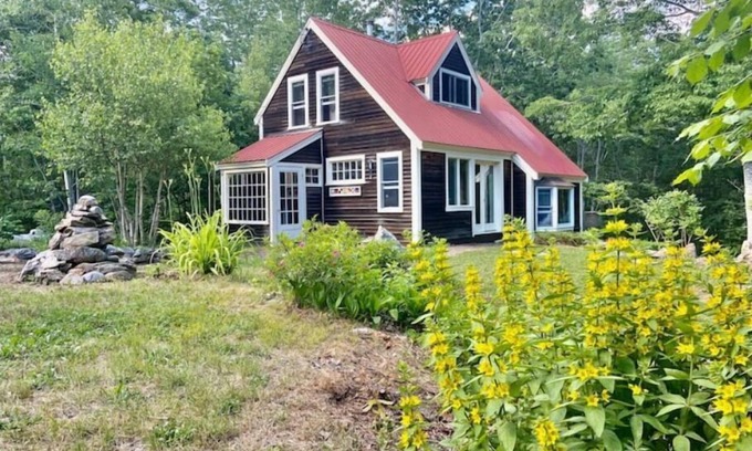 Warren Cottage | Maine Post and Beam Country Cottage