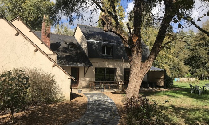 Mansigne House | Maison 15 Pers Spacieuse, Calme sur Grand Terrain et Tennis - Moulin de Crampaux