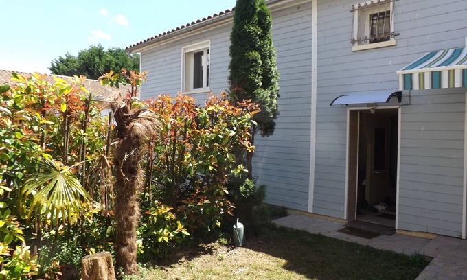 Saint-Andre-de-Cubzac House | Maison a Louer Situé au Bord de la Dordogne