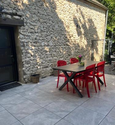 Saint-Jean-le-Blanc Apartment | Maison au bord de la Loire
