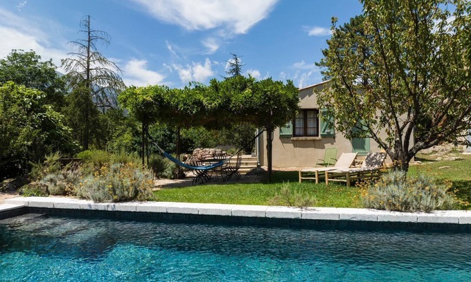 Sari-Solenzara House | Maison Avec Piscine au Cœur de la Nature. Vue sur les Aiguilles de Bavella