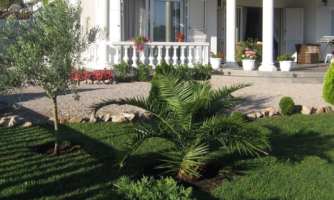 Krimovica House | Maison Blanche: modern villa for max 10 people with tennis court, pool, golf