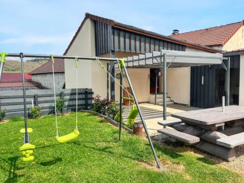 Quarre-les-Tombes House | Maison charmante à Bousson le Haut + Terrasse ensoleillée