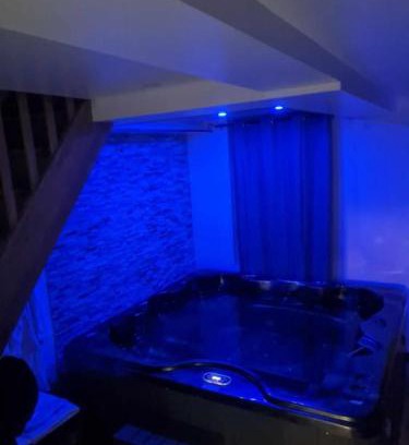 Le Plessis-Brion Apartment | Maison cosy avec jacuzzi