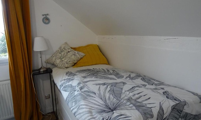 Saclay Bed & Breakfast | Maison d'hôtes les roses trémières