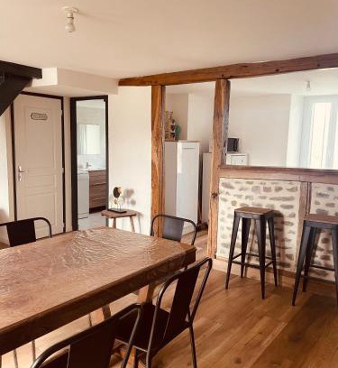 Saint-Santin-Cantales House | Maison de campagne