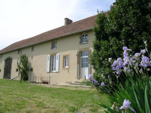 Montvicq House | Maison de Campagne avec Jardin Clos, Wi-Fi, Animaux Acceptés et Proche Station Thermale Néris les Bains - FR-1-489-272