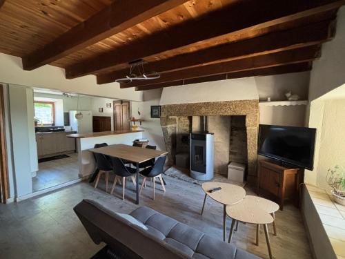 Peyre-en-Aubrac House | Maison de campagne