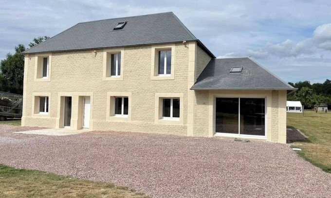 Saint-Cyr-du-Ronceray House | Maison de Campagne