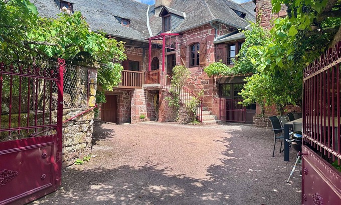 Collonges-la-Rouge House | Maison de la Fontaine - Typique - Bourg de Collonges
