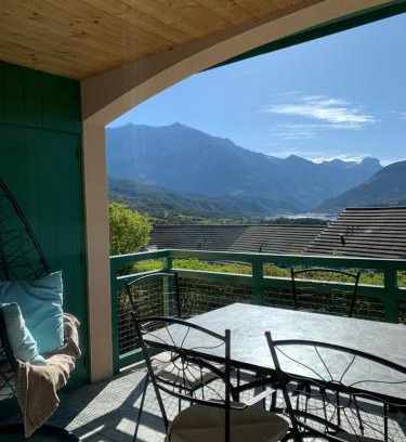 Le Sauze-du-Lac Ski Chalet | Maison de montagne au bord du lac