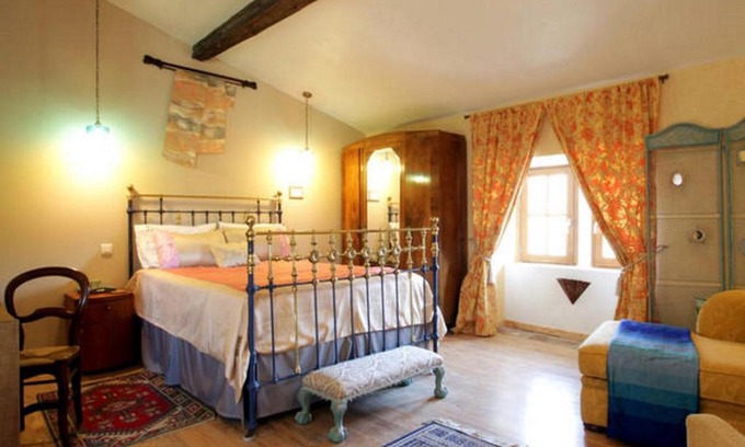 Montolieu Apartment | Maison de Textile Apartment